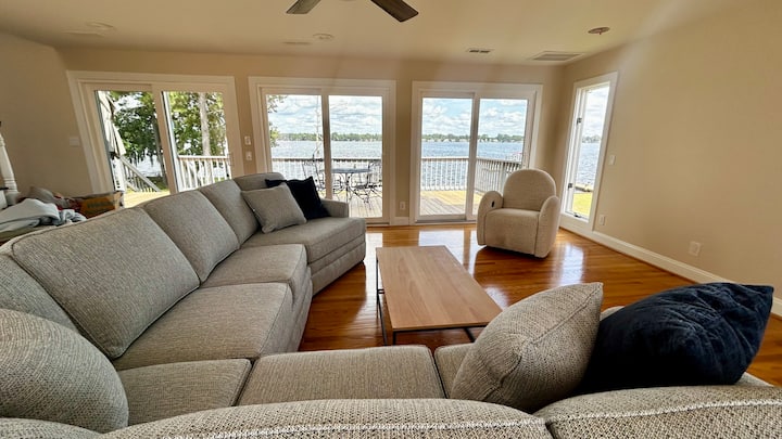 Huge Waterfront House - Washington, NC