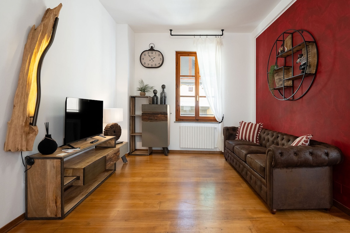 Popular Airbnb listing: Comfortable apartment with 2 bathrooms, 2 bedrooms, and a kitchen in Firenze