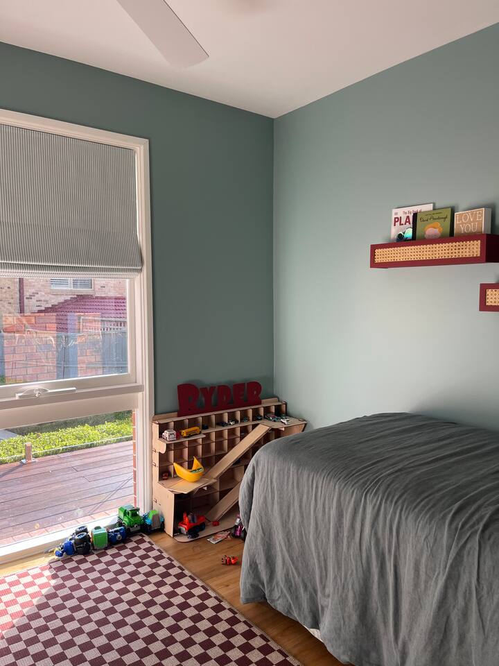 საძინებელი 4