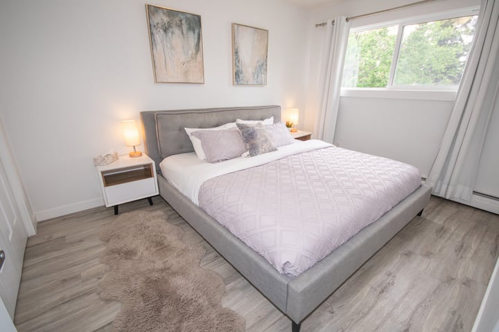 Beautiful room with king bed and double door closet with lots of room to unpack. Additional luggage racks also provided.