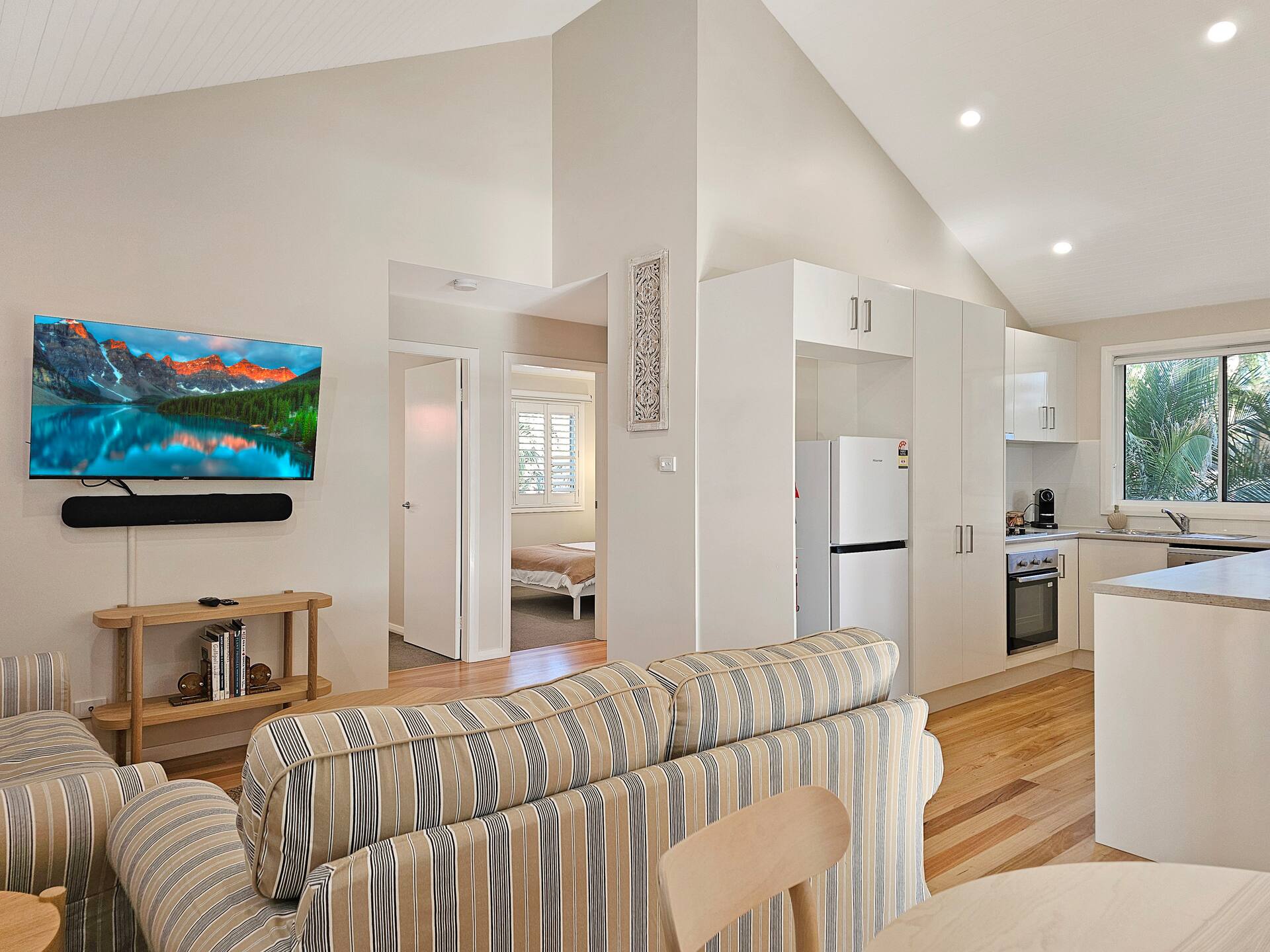 Beach Access • Air-Con • Deck w BBQ • Smart TV