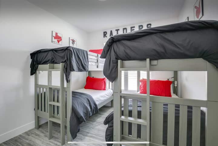 Four Twin sized memory foam mattresses (purchased September 2025) and 8 pillows for restful & comfortable sleep while traveling. Traditional fabric filled pillows and memory foam pillows available.