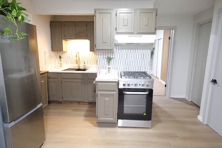 აეროპორტის გვერდით — სურათი 1