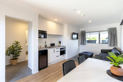 Spacious Two Bedroom Stay in Heart of Westport