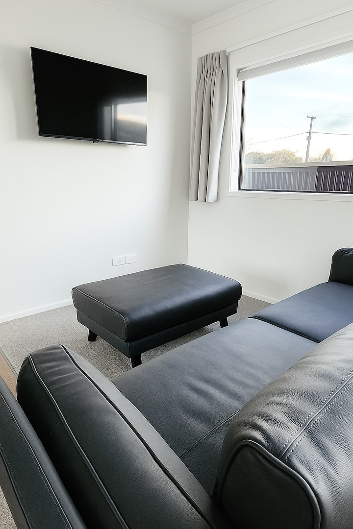 Spacious Two Bedroom Stay In Heart Of Westport - Westport
