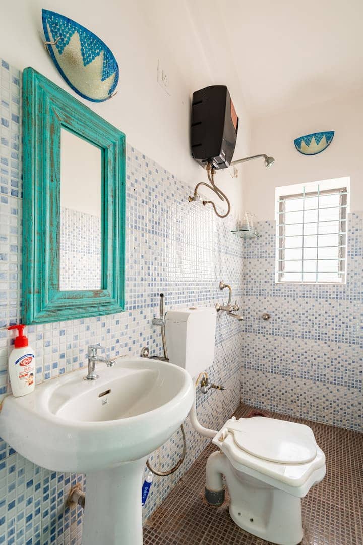 Full bathroom 3 image 1