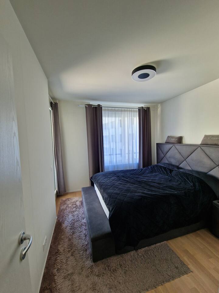 Hlavná spálňa s posteľou 140 x 200