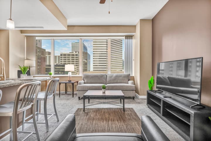 Luxury High-rise Condo In Amazing Location | Gym - JACK Cleveland Casino