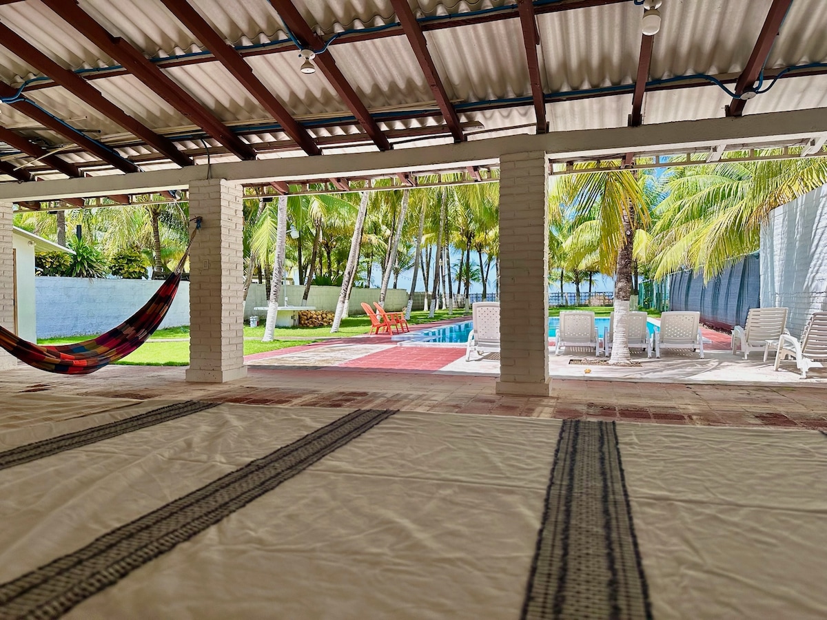Luxury, Spacious Beach-Front Corona Del Mar Ranch — 5 bedroom vacation rental in Metalío