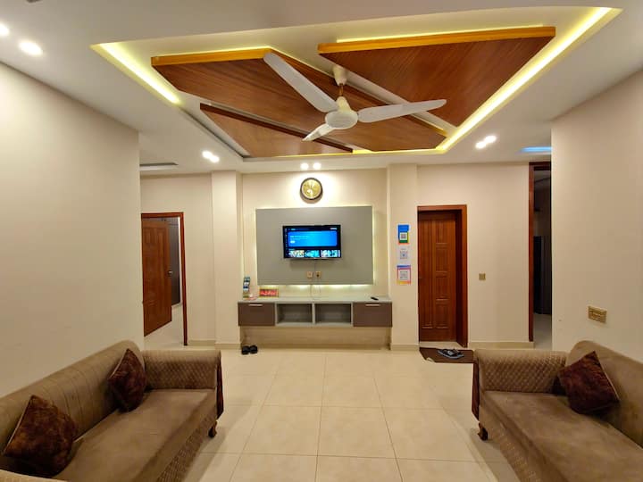 Private Floor In G-15 | Near Airport & City Center - パキスタン