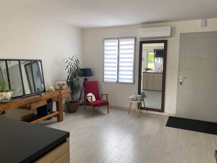 Dans Un Village Classé à 15min Des Plages - Royan