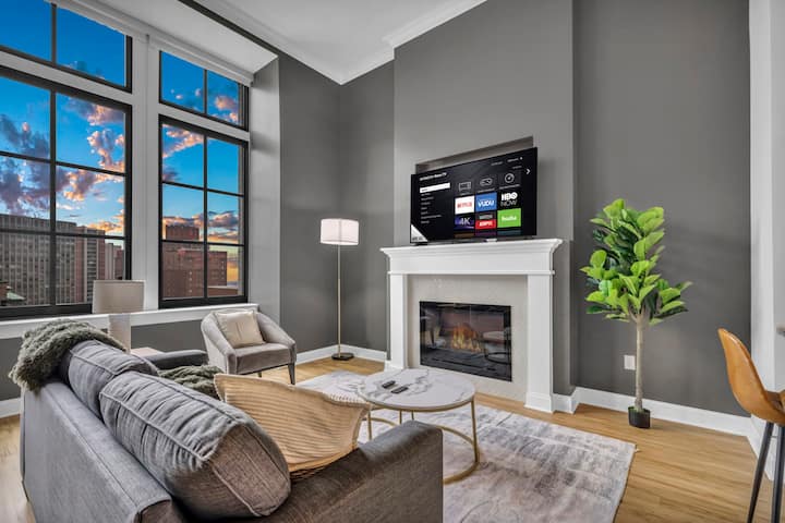 Premium Luxury Condo | Playhouse Sq | Parking $ - Cleveland