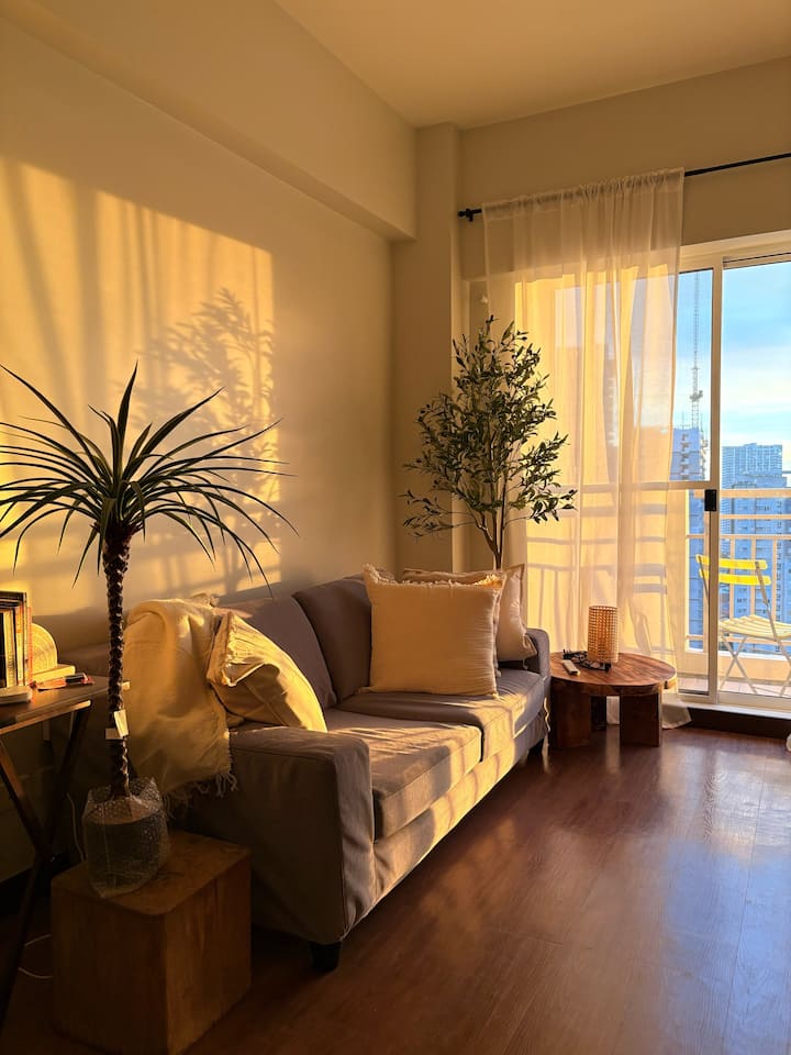 Rustic 1br | Sunset View Near Makati, Moa, Airport - Manila