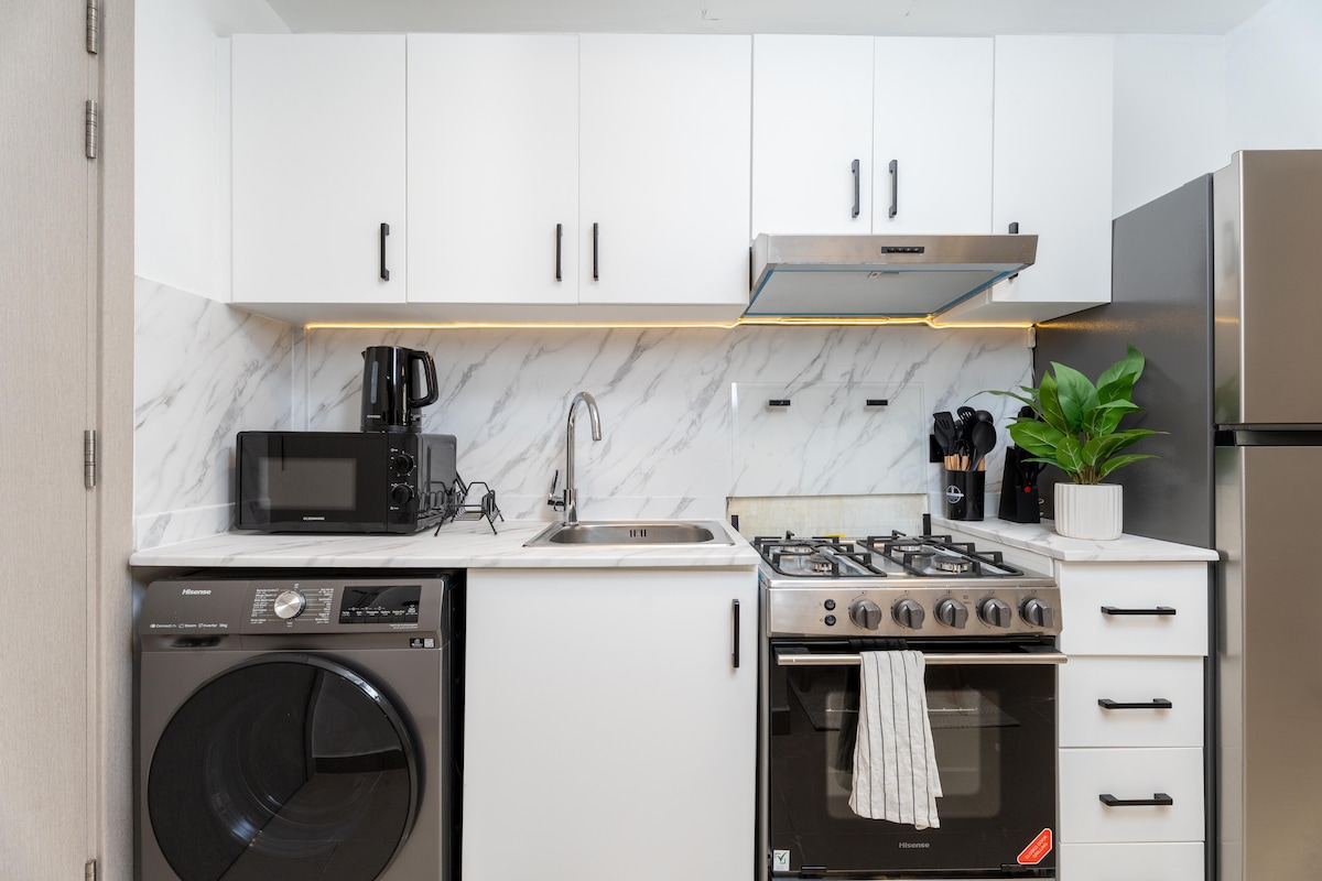 Popular Airbnb listing: Blissful Studio at Lakeside Tower A in Me'aisem First