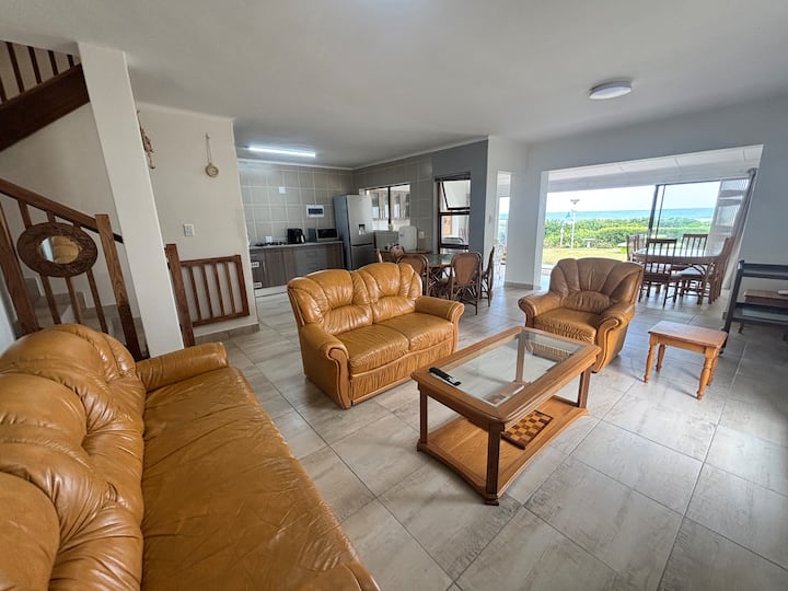 Steps To The Beach! Neat 3 Bedroom Unit Available! - Port Alfred
