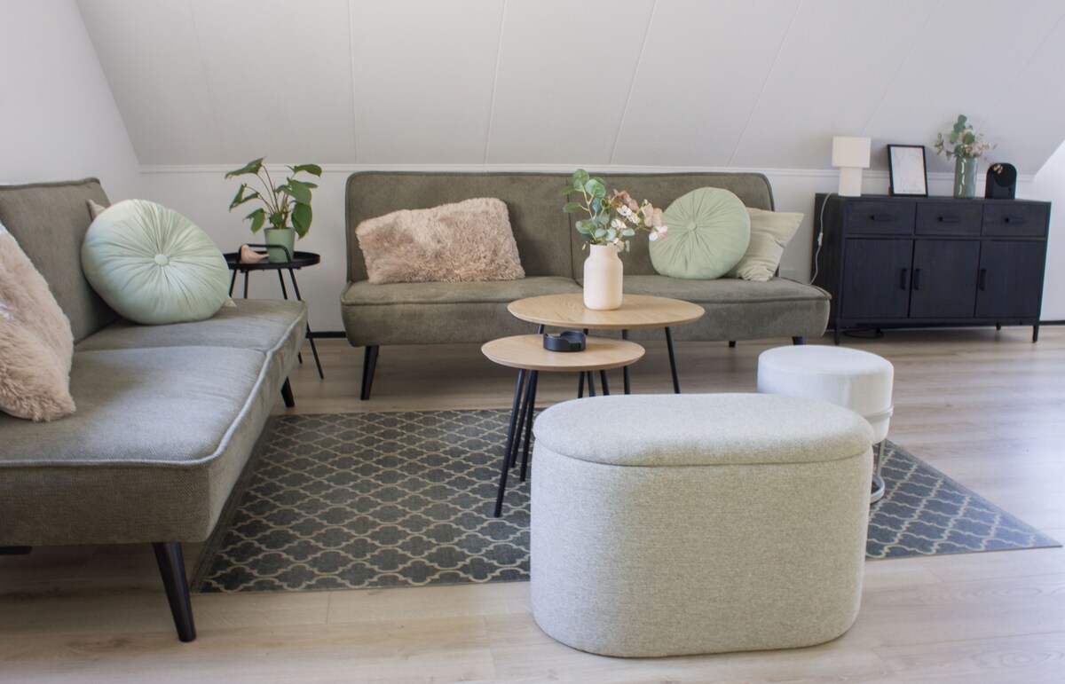 Top performing Airbnb: Stylish stay with loggia in the heart of Alkmaar in Centrum