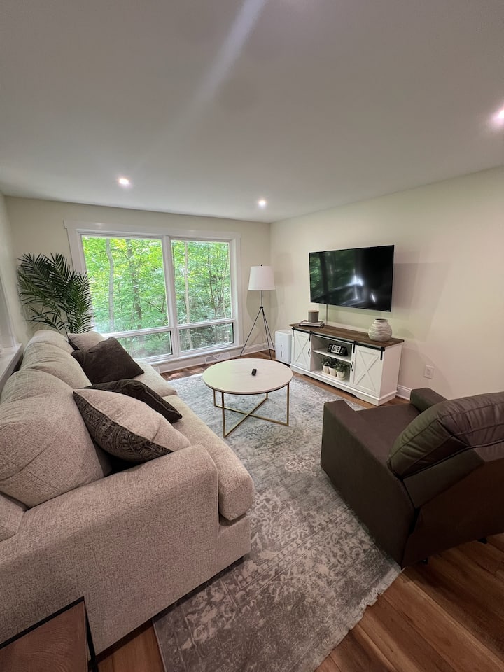 Charming Cottage On Scenic Property - Willoughby, OH