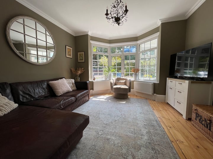 Stylish And Tranquil Seaside Escape - Bournemouth