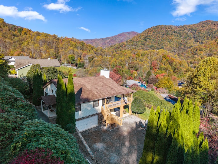 Firefly Ridge / Hot Tub / Views - Maggie Valley, NC
