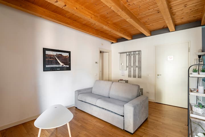Guesthost - Piazza Mazzini Bright Apartment Padova - Padua