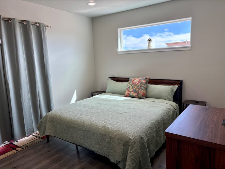 Hoofdslaapkamer in de Milky Way Manor met aangrenzende badkamer 