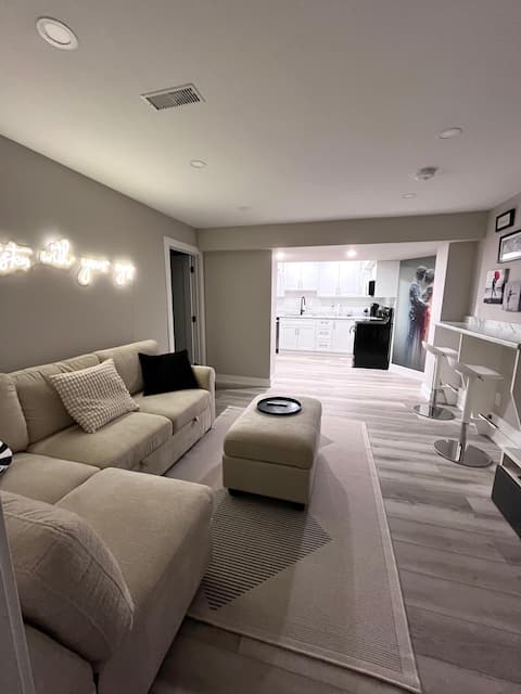 Successful Airbnb property: Charming hideaway in the heart of Etobicoke! in Etobicoke Centre