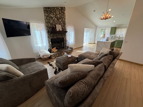 Popular Airbnb listing: Lakewood Timber Lodge/ Peaceful, Private & Serene in Big Bear & San Bernardino Mountains