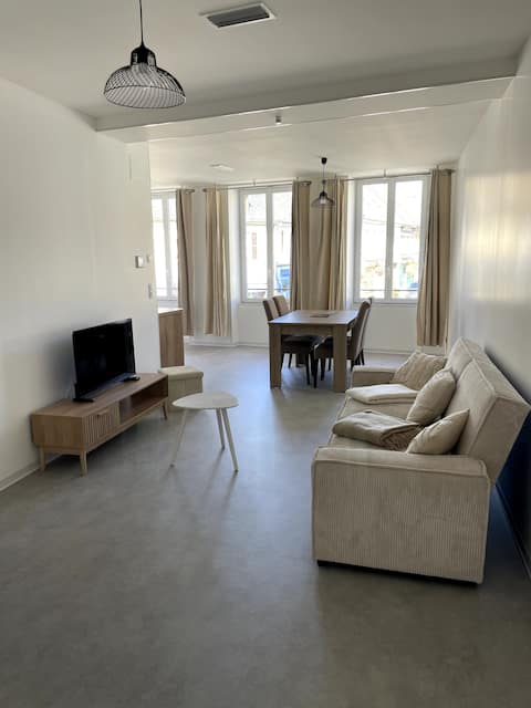 Popular Airbnb listing: Downtown apartment with inner courtyard in Nièvre
