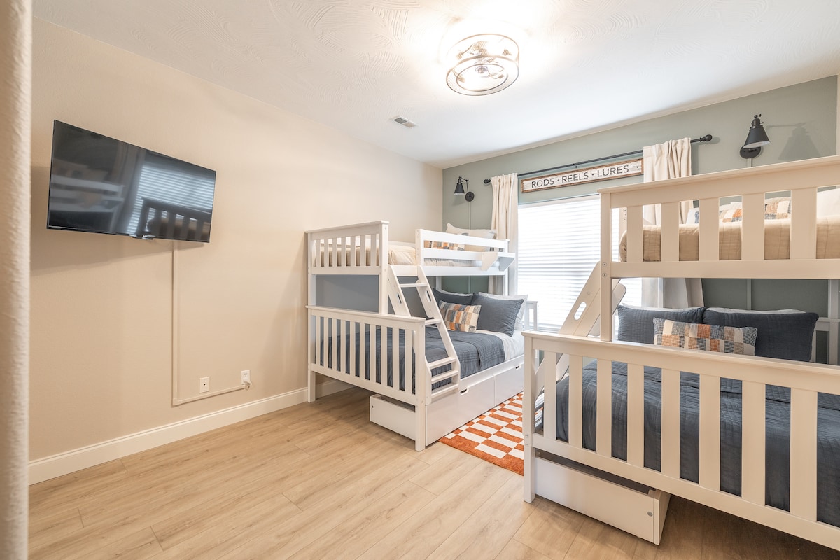 מיטה זוגית מלאה עם מיטות קומתיים