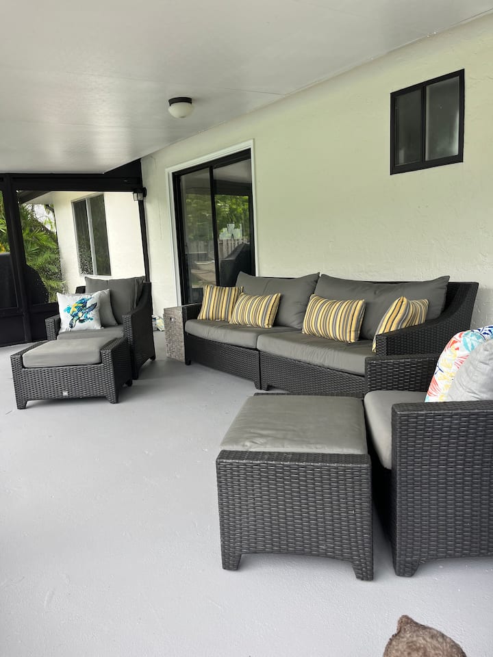 Tropical Paradise Psl With Large Heated Pool. - Port St. Lucie, FL