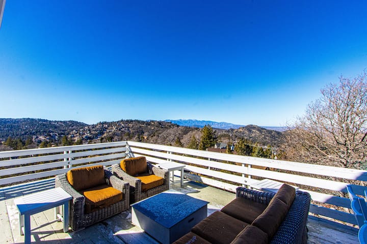 Modern Lake Arrowhead Home Views & Game Room +Pets - Lake Arrowhead, CA