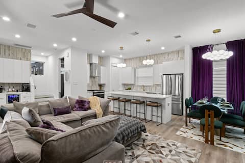 Popular Airbnb listing: Celestial Bey's House of Gucci - Rooftop Oasis in Greater Fifth Ward