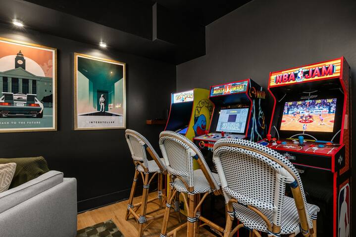 The Golden Oak | 2 Min to Geodis | 10 Min to BDWY gallery image 5