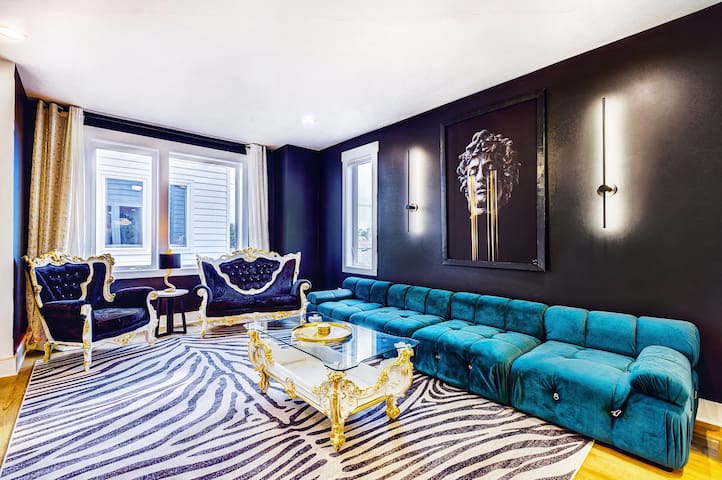 Celebrity Owned: Rooftop 5 Min to Downtown Nash