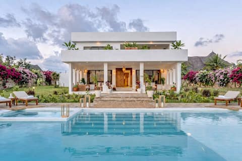 5*Luxury Villa | Private Pool |Walk to Beach