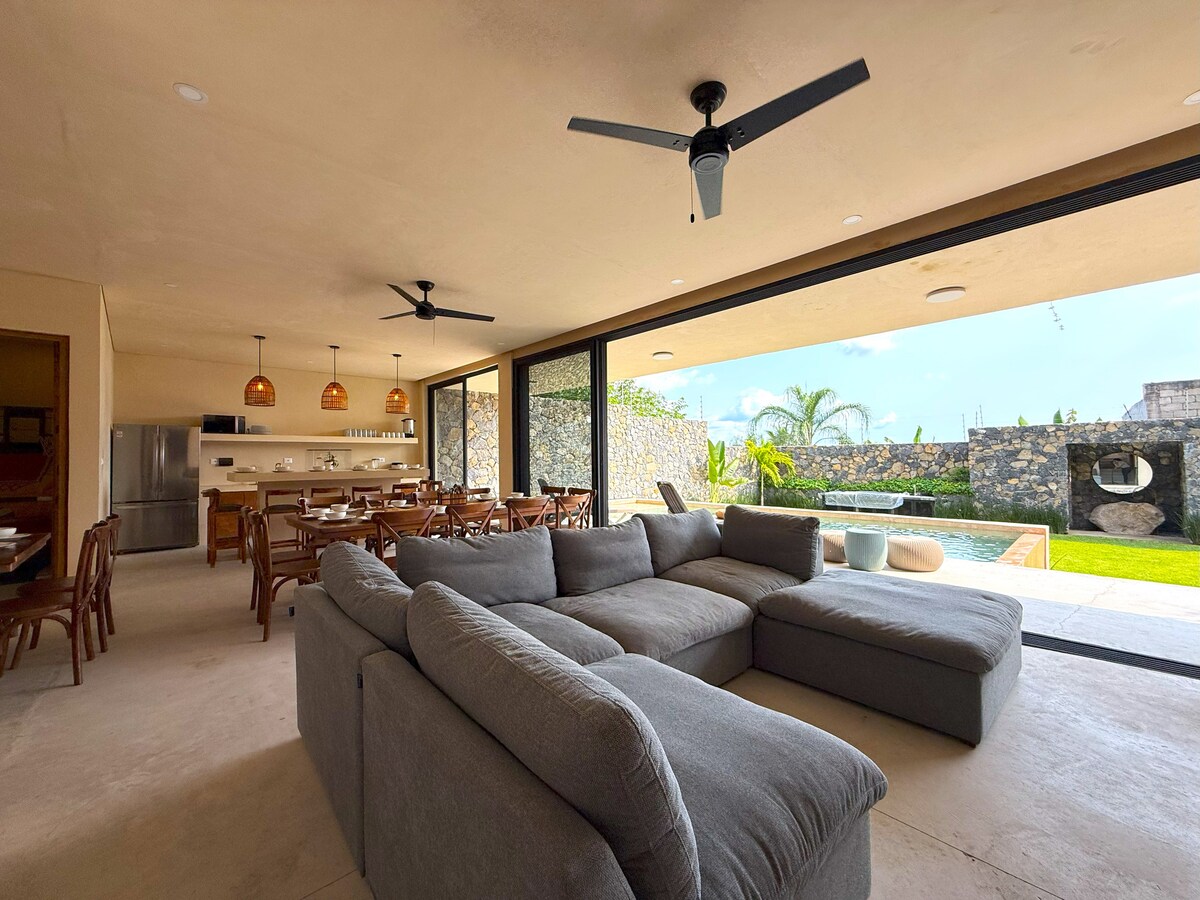 Top performing Airbnb: Experience the only beach house in Cuernavaca in Tres De Mayo
