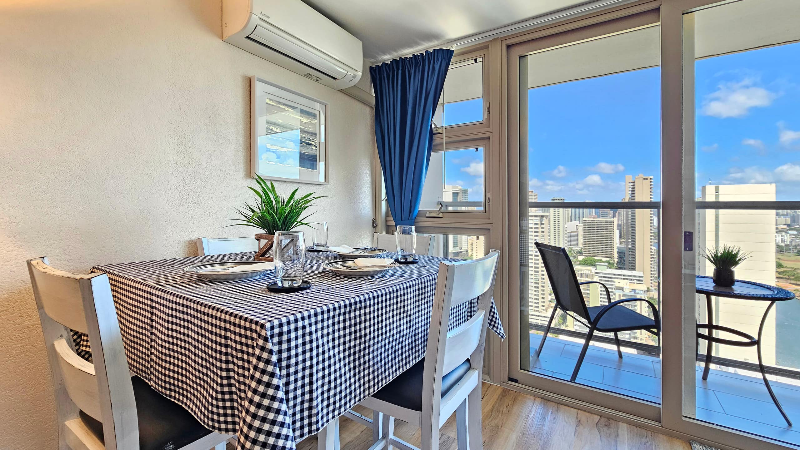 Waikiki Breeze and Free Parking - Image 6