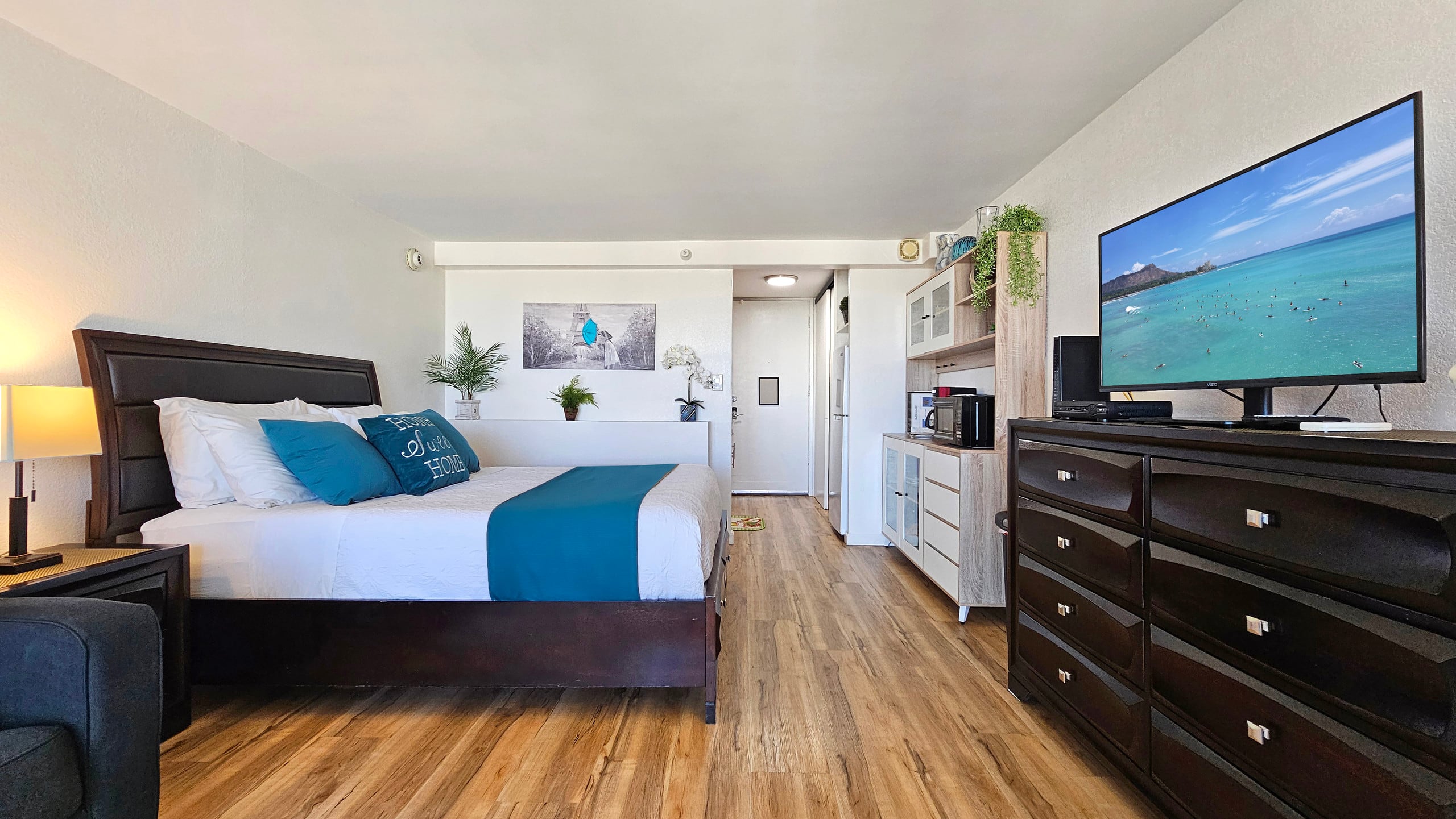 Waikiki Breeze and Free Parking - Image 16