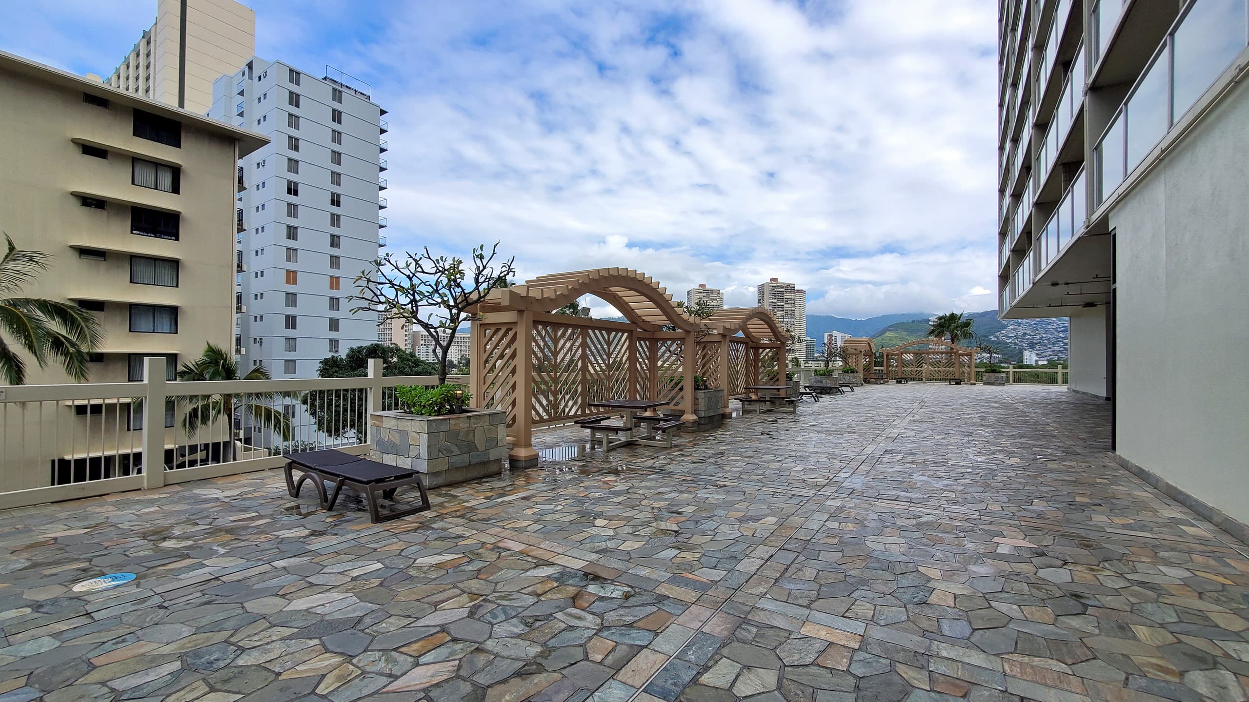 Waikiki Breeze and Free Parking - Image 32