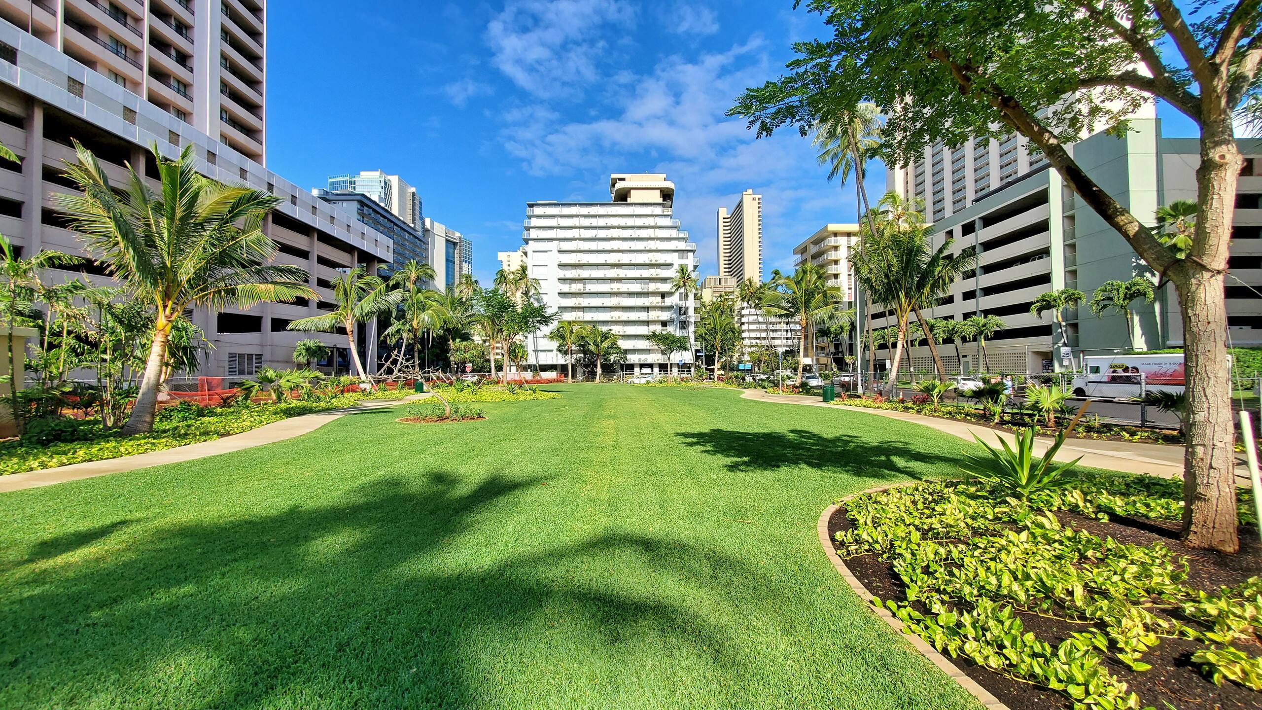 Waikiki Breeze and Free Parking - Image 31