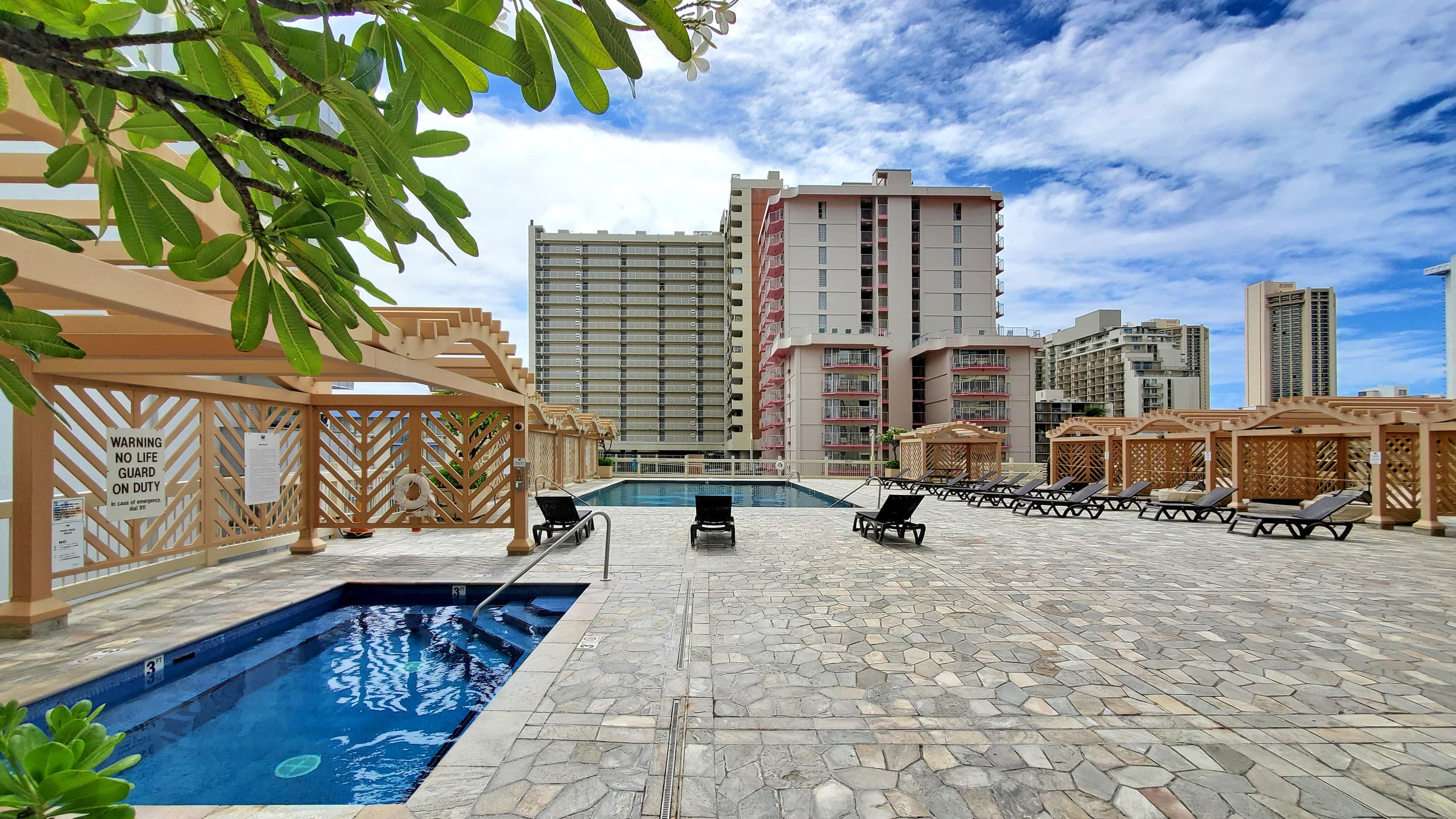 Waikiki Breeze and Free Parking - Image 14