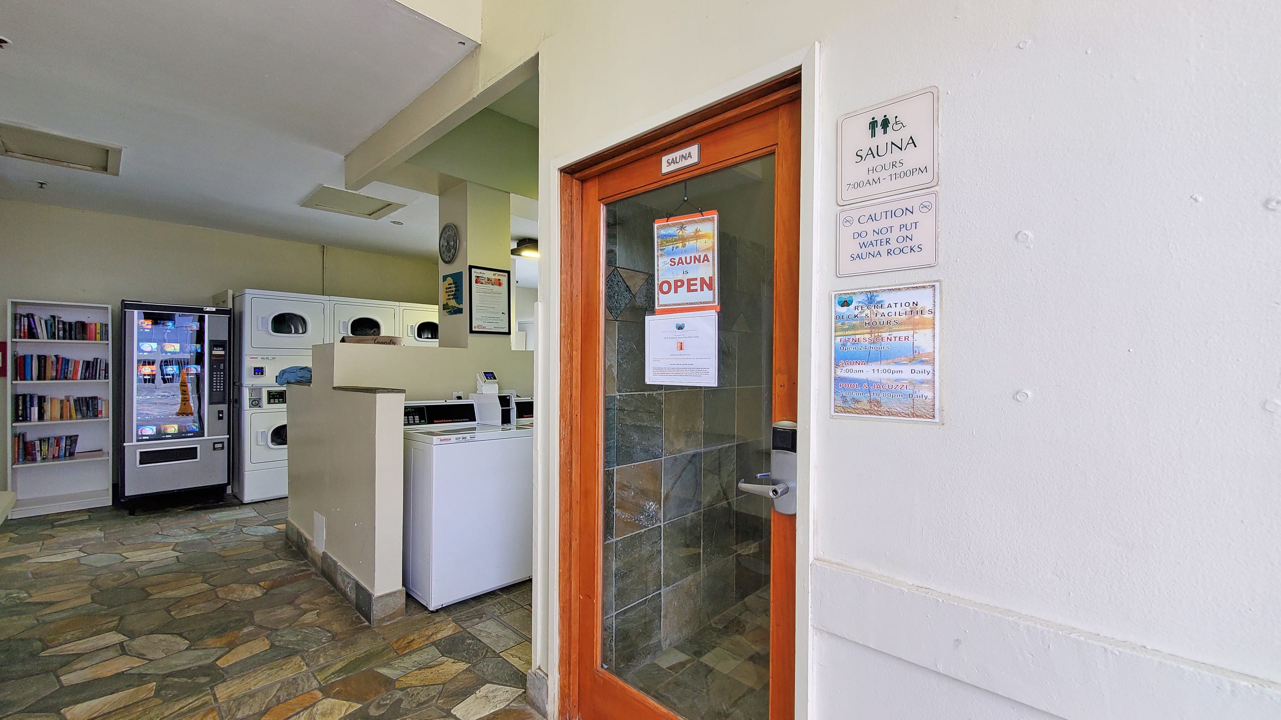 Waikiki Breeze and Free Parking - Image 33