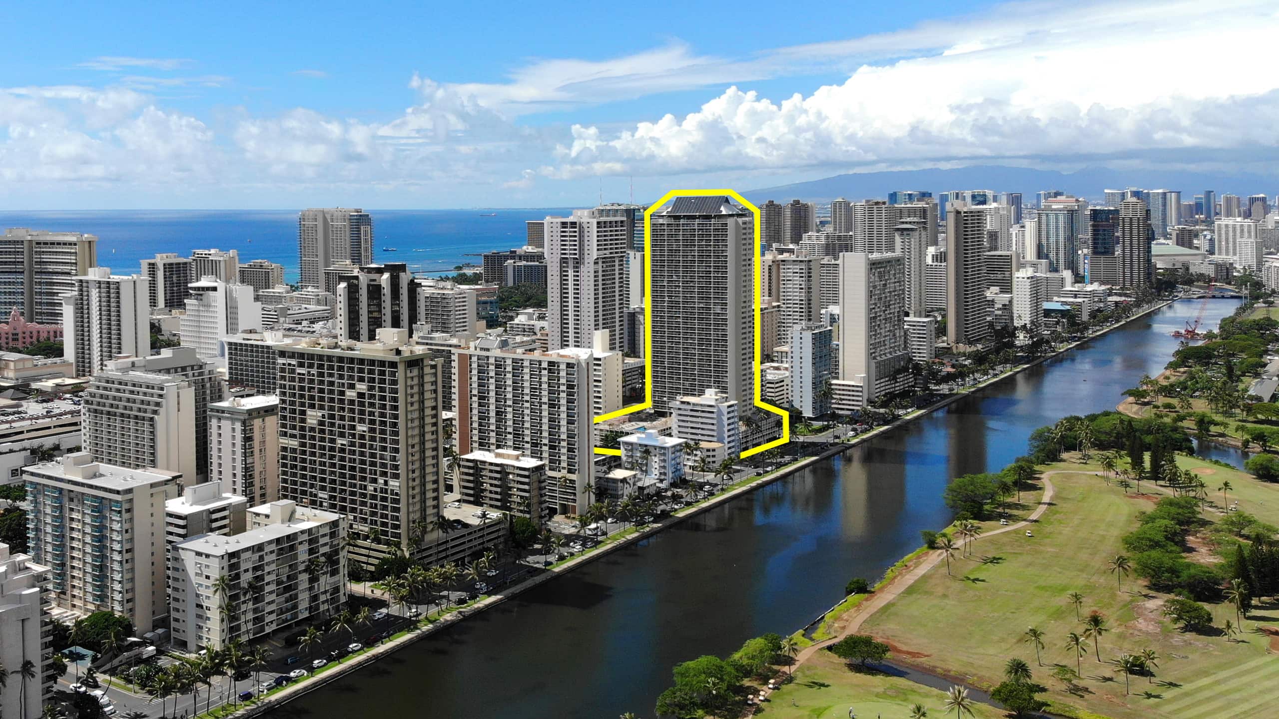 Waikiki Breeze and Free Parking - Image 35
