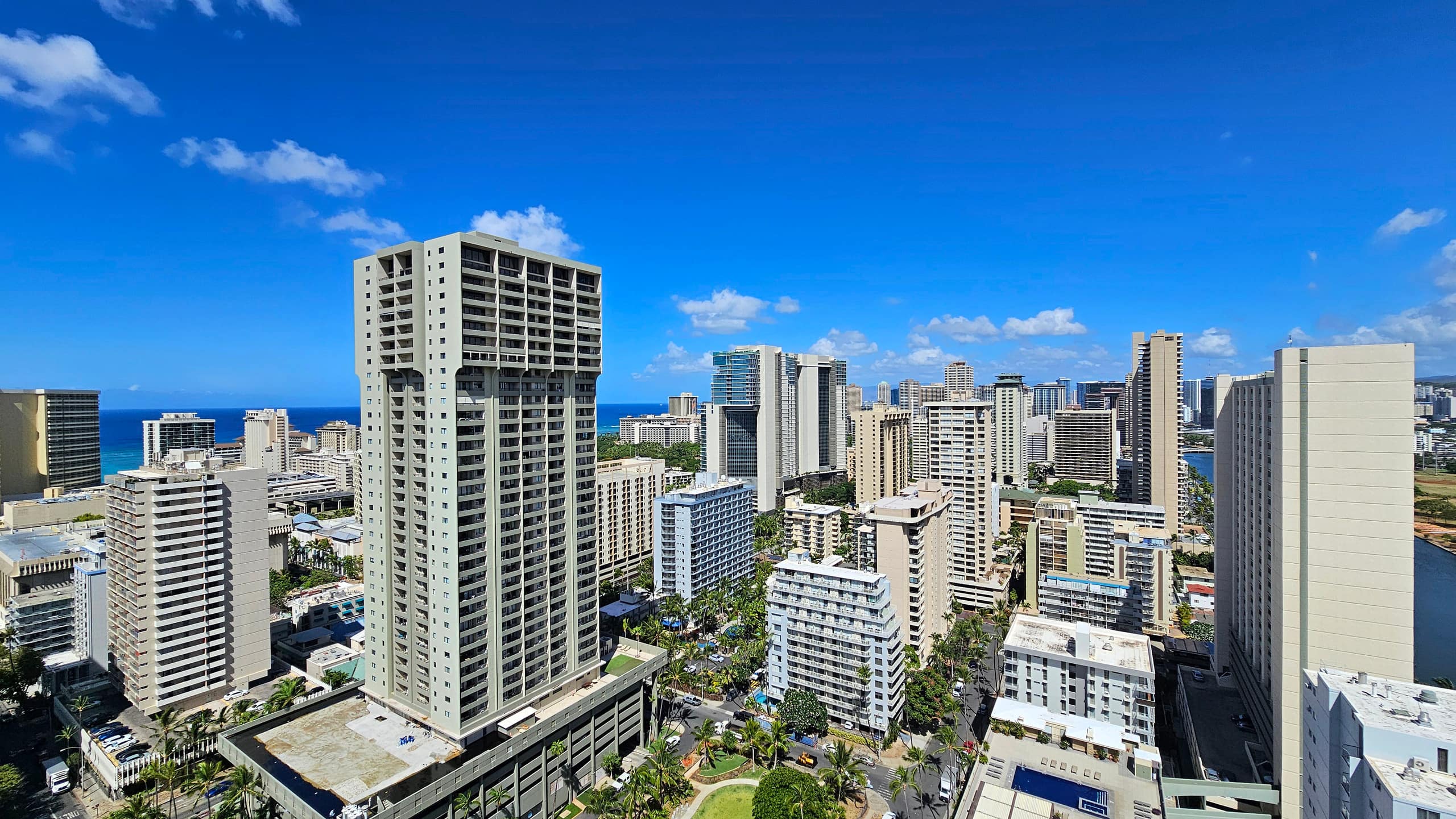 Waikiki Breeze and Free Parking - Image 23