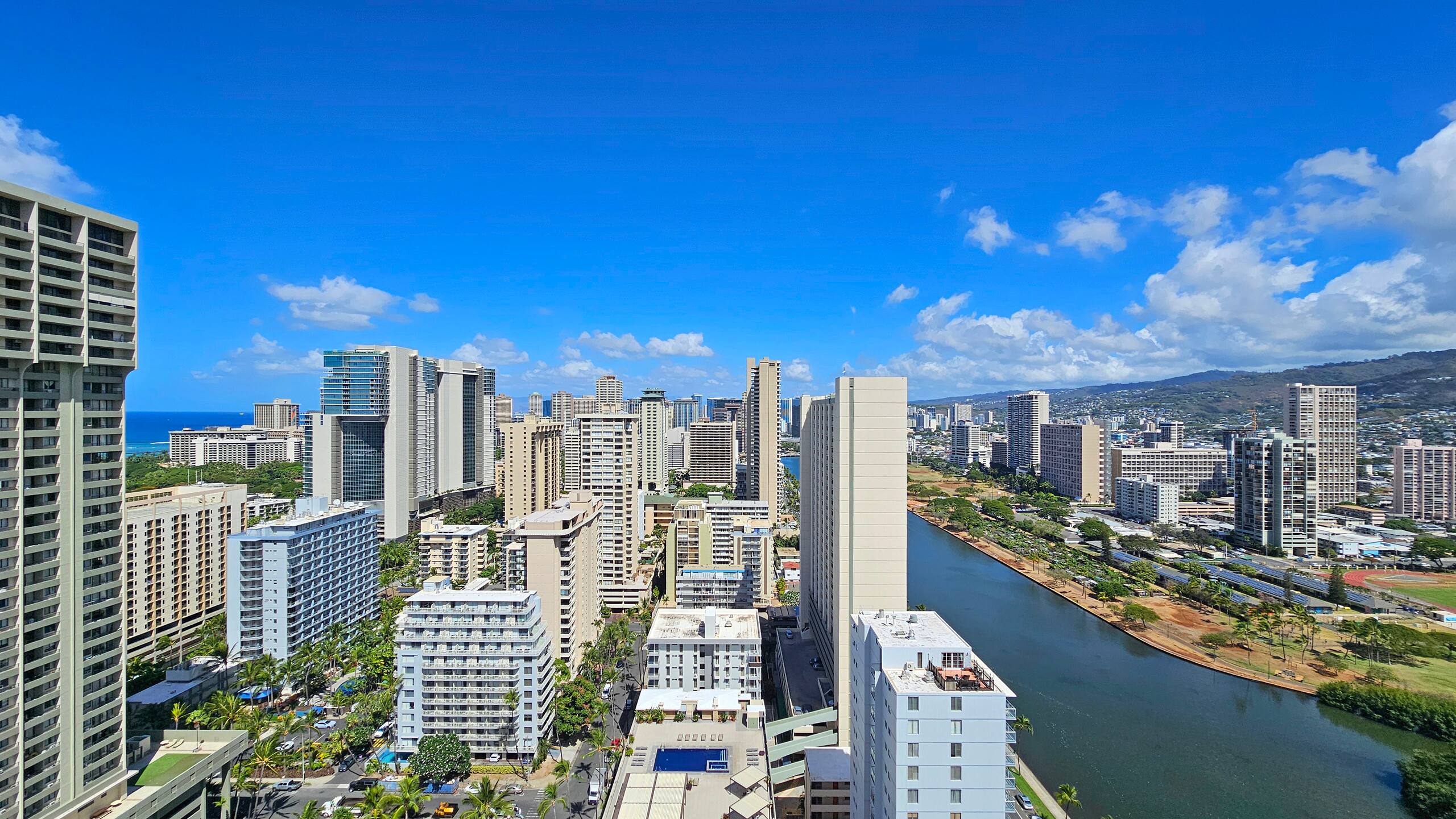 Waikiki Breeze and Free Parking - Image 24