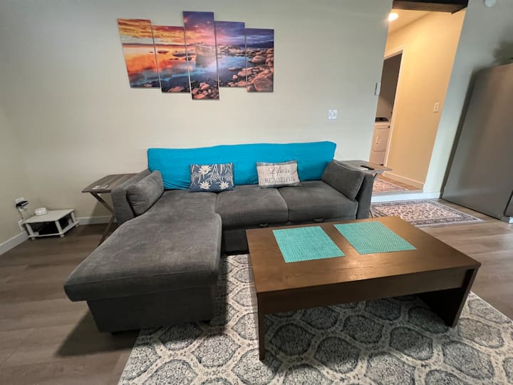 Peaceful & Romantic Waterfront Retreat | Cozy 3br - Clearlake, CA