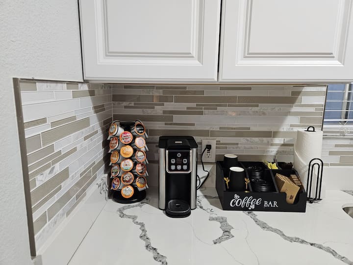 Private Studio Near Airport • Parking & Laundry - Las Vegas, NV