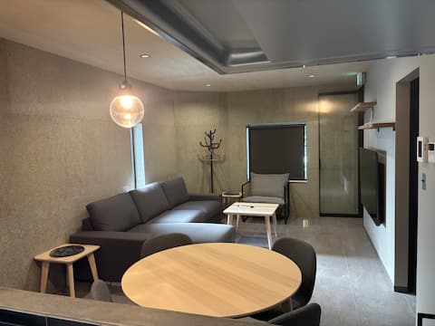 Private rental of an entire building near Ise Jingu Shrine. You can have a barbecue on the rooftop. 