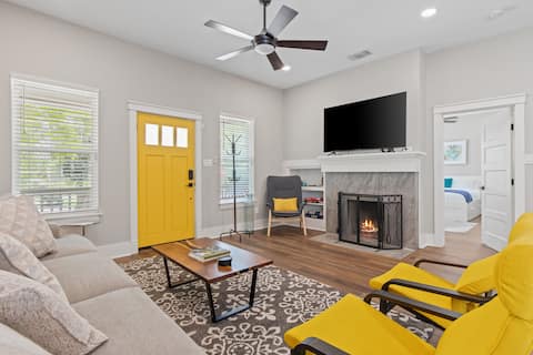 Top Airbnb: Broadway Escape minutes from Downtown & The Pearl in Mahncke Park
