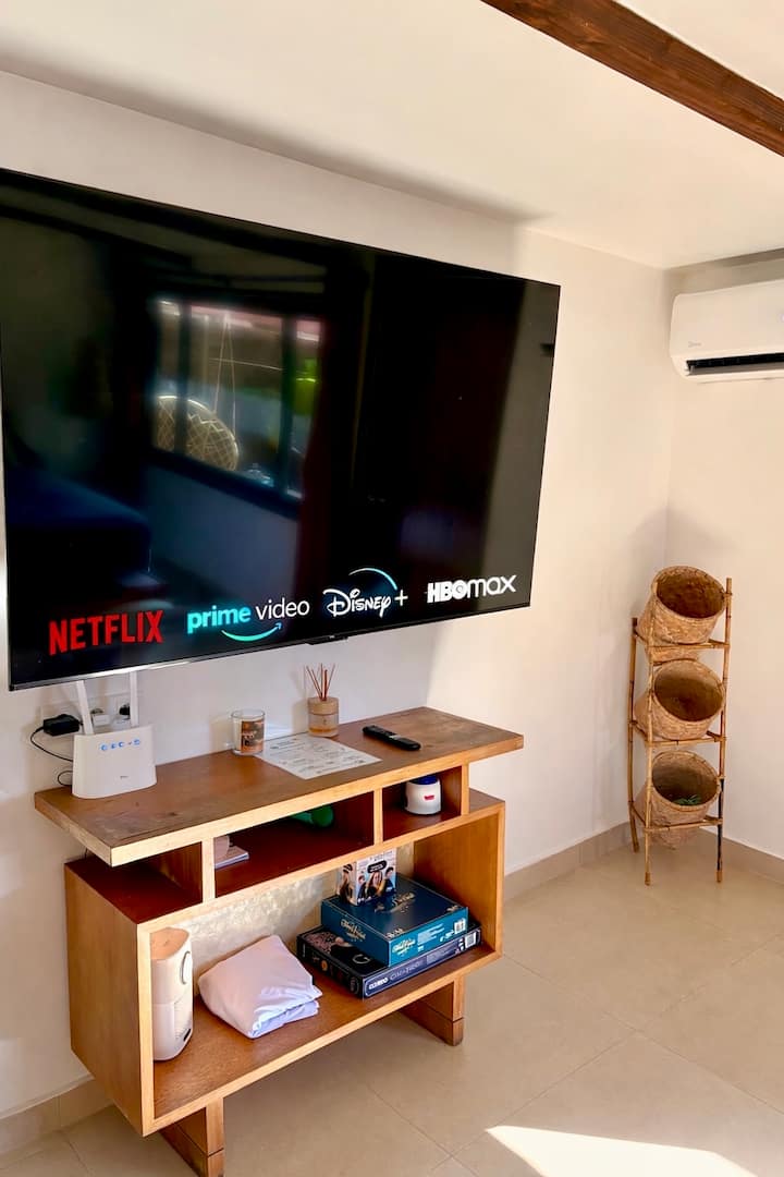 נטפליקס, פריים וידאו, דיסני+, HBO מקס, משחקי לוח, מקרן וידאו ניידת. 
